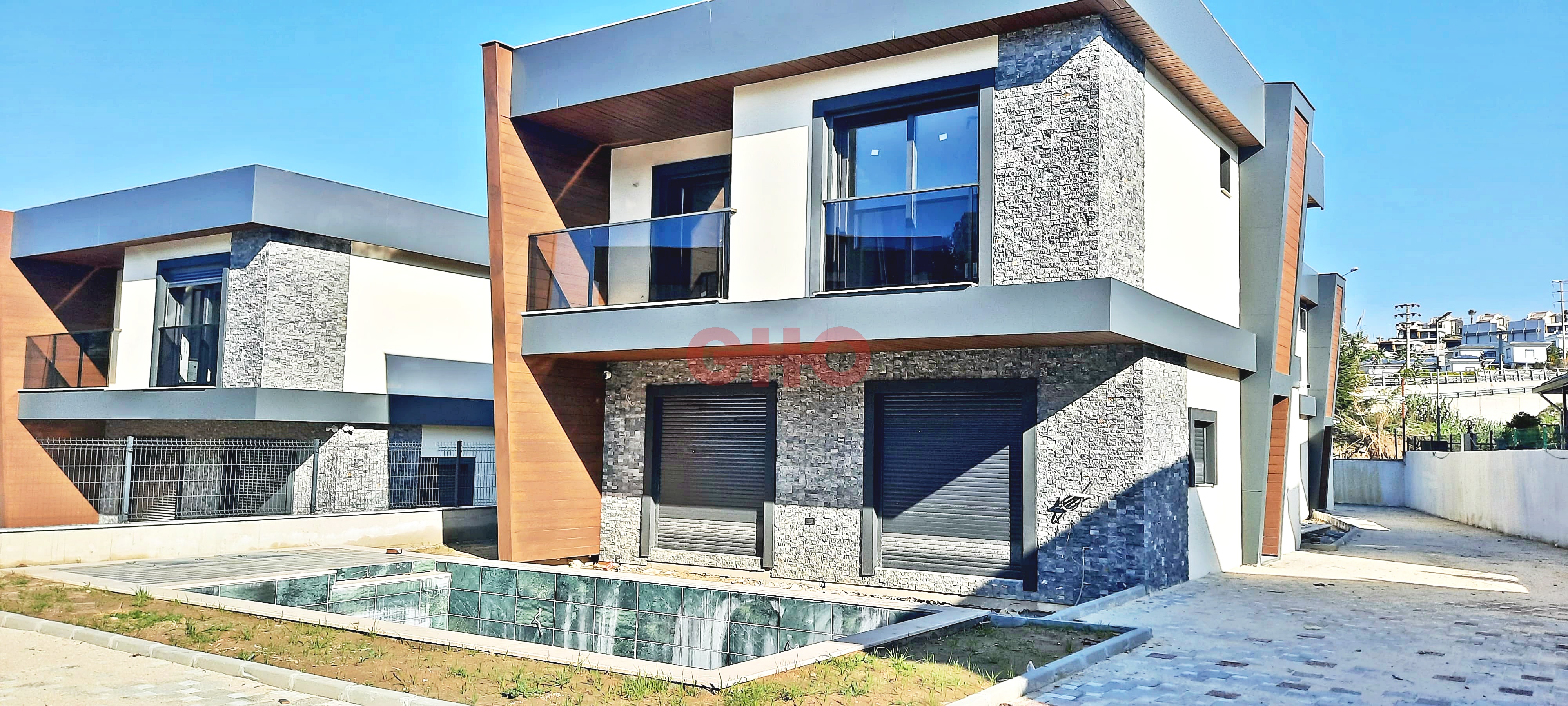 Satılık 4+1 Villa Lüks Site İçinde Müstakil Bahçeli Havuzlu 